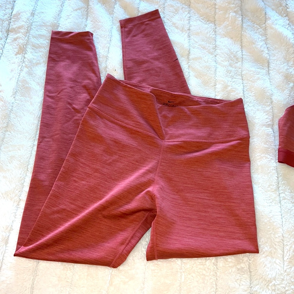 Nike Set - Picture 2 of 7